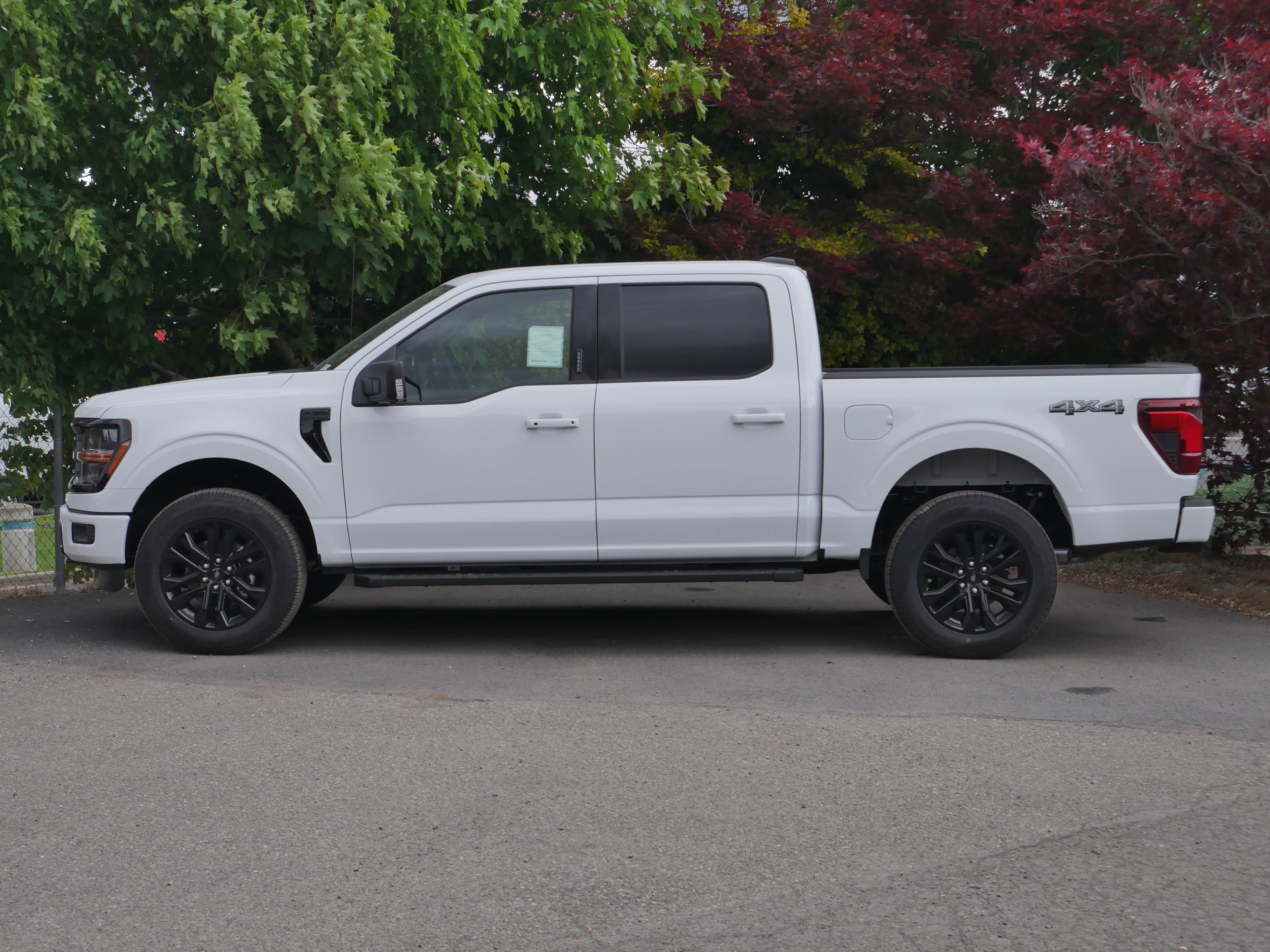 New 2026 Oxford White Ford XLT image 15