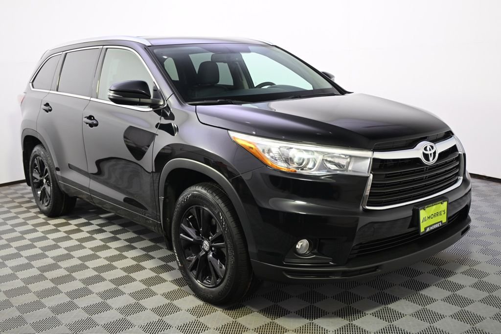 Used 2015 Attitude Black Metallic Toyota XLE V6 image 8