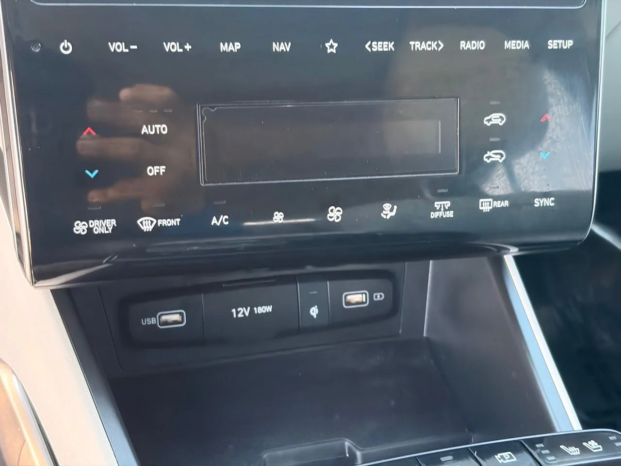 Used 2022 Quartz White Hyundai Limited image 21