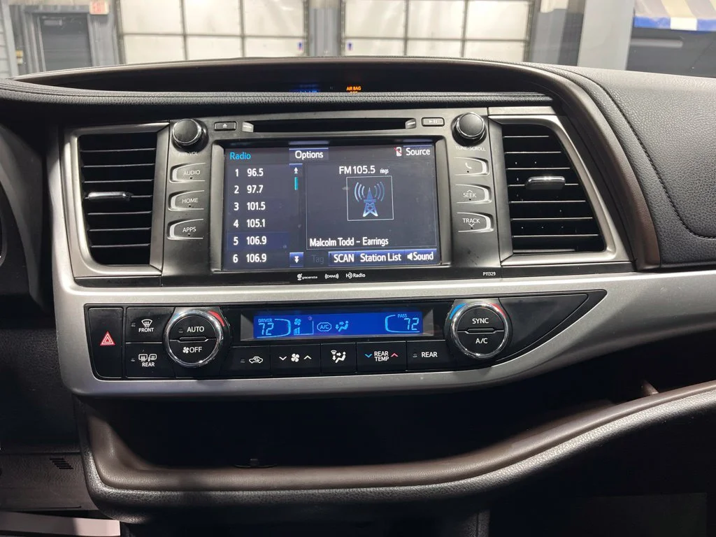 Used 2018 Blizzard Pearl Toyota LE Plus image 24