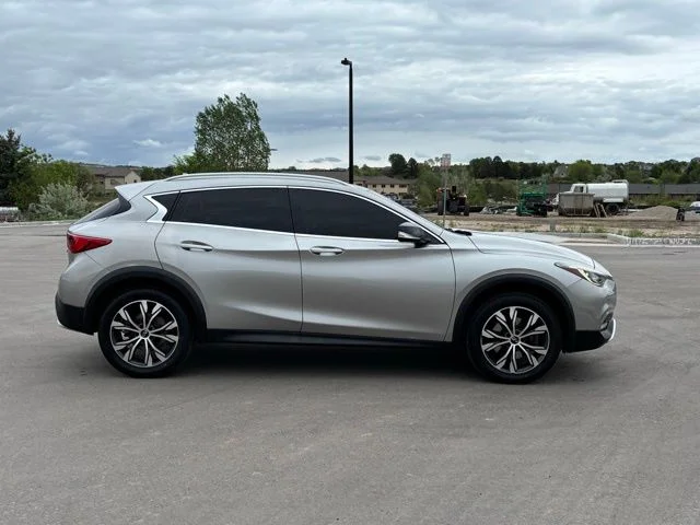 Used 2017 Silver INFINITI Premium image 6