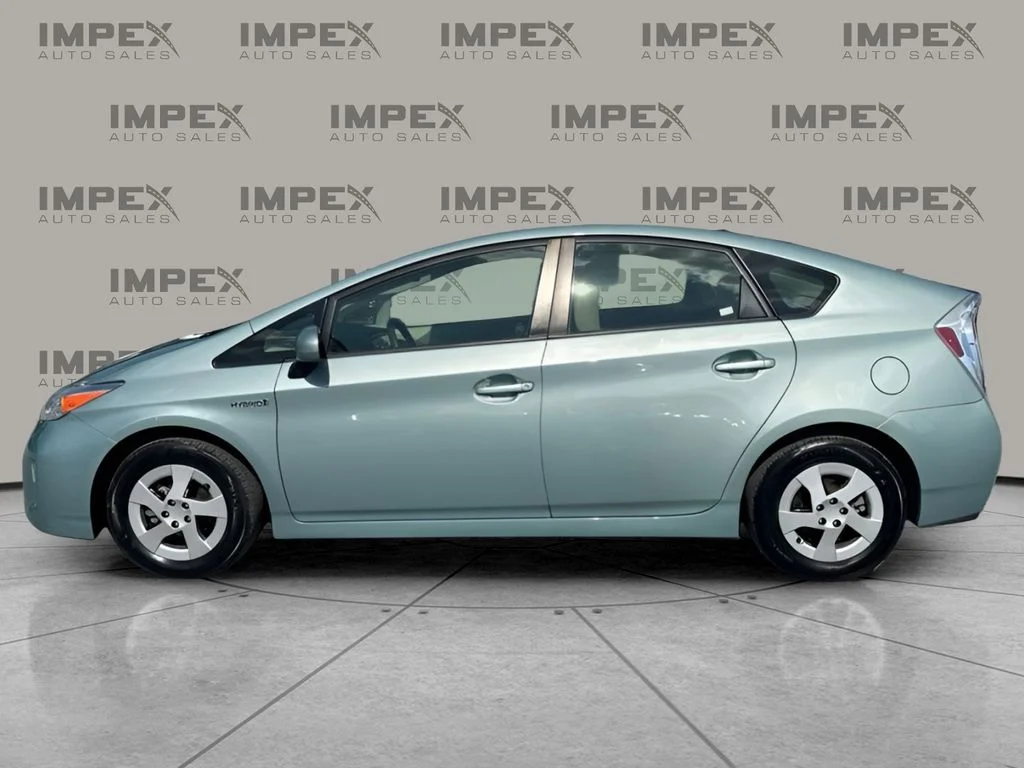 Used 2013 Beige Toyota Three image 2