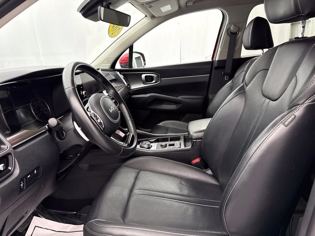 Used 2022 Red Kia S image 16
