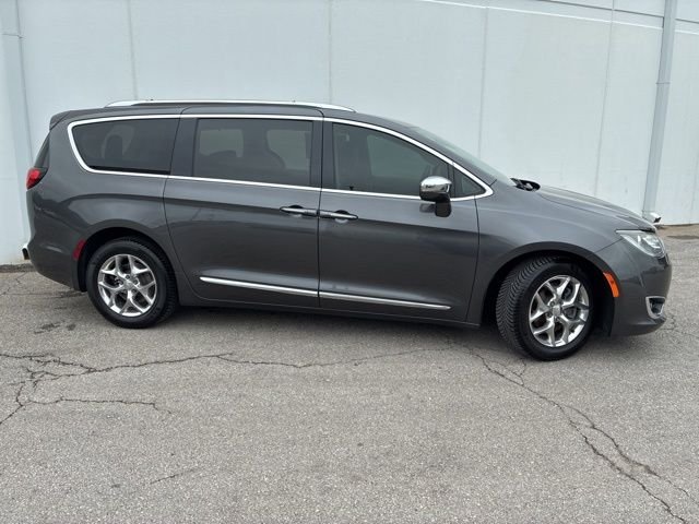 Used 2019 Chrysler Pacifica Limited with VIN 2C4RC1GG8KR708254 for sale in Kansas City