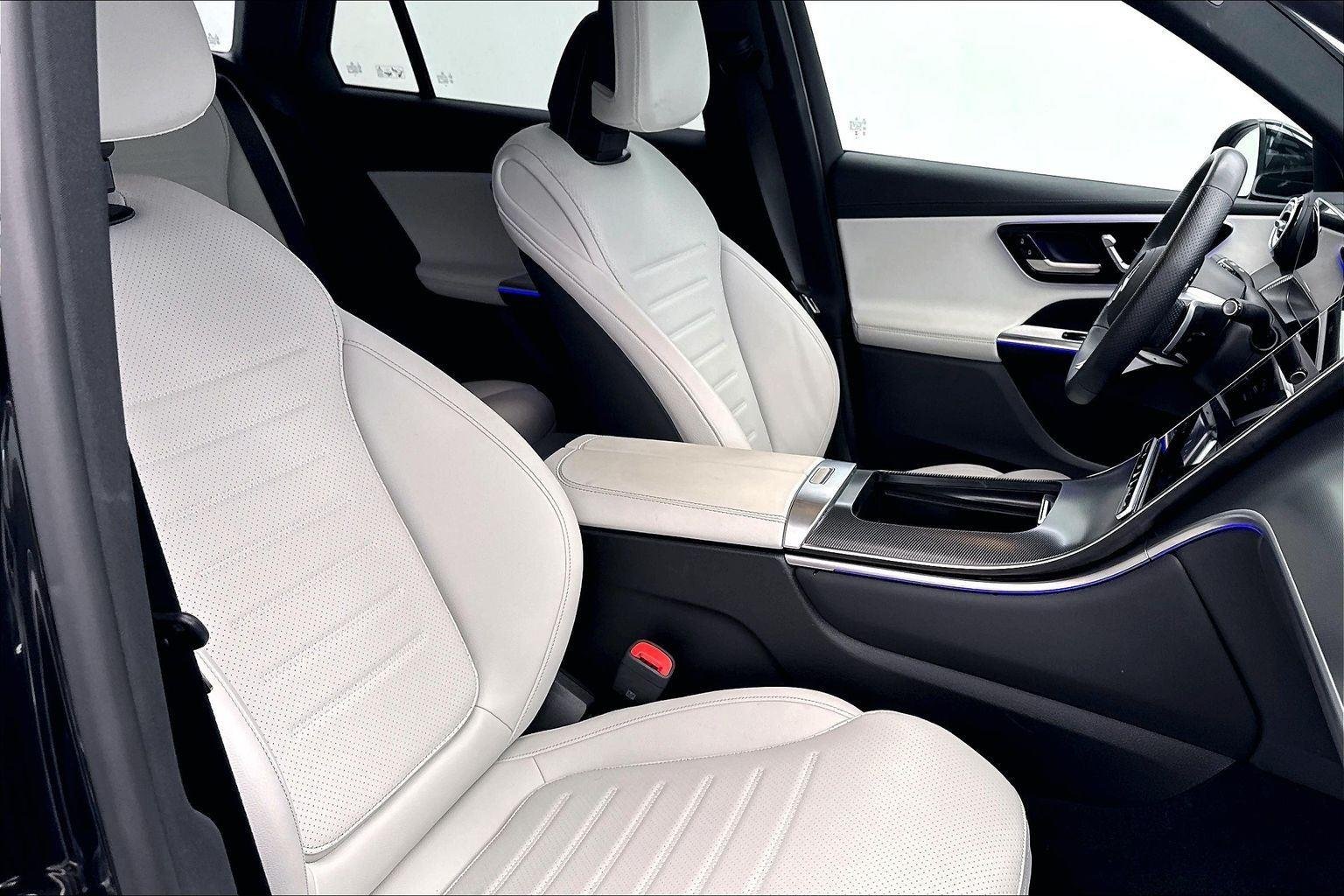Used 2025 Black Mercedes-Benz GLC 300 image 31