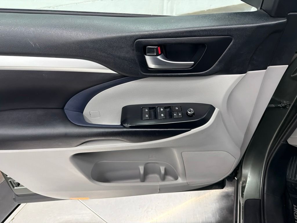 Used 2019 Green Toyota XLE image 14