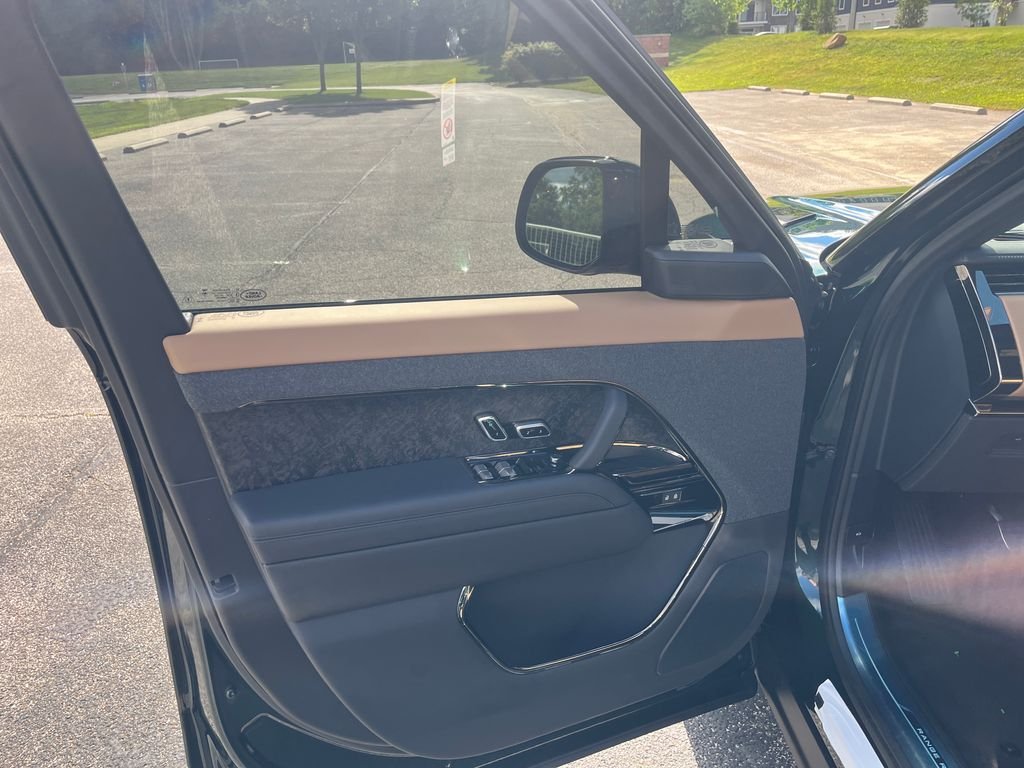 New 2026 British Racing Green Land Rover Dynamic SE image 10