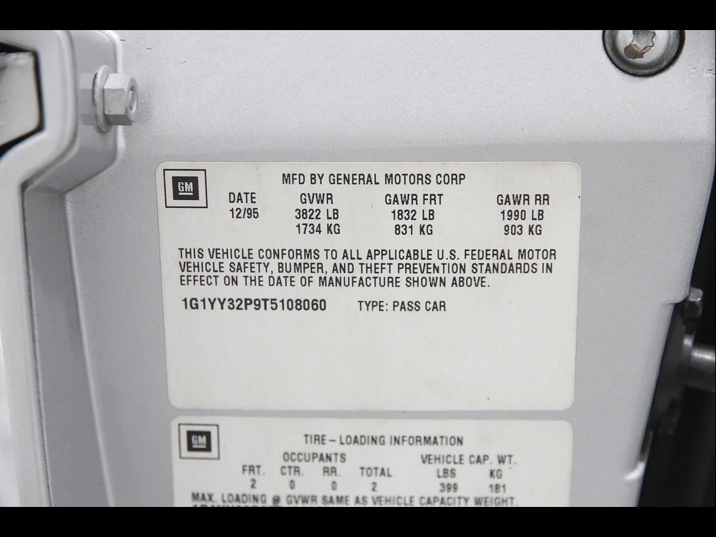Used 1996  Chevrolet Base image 22