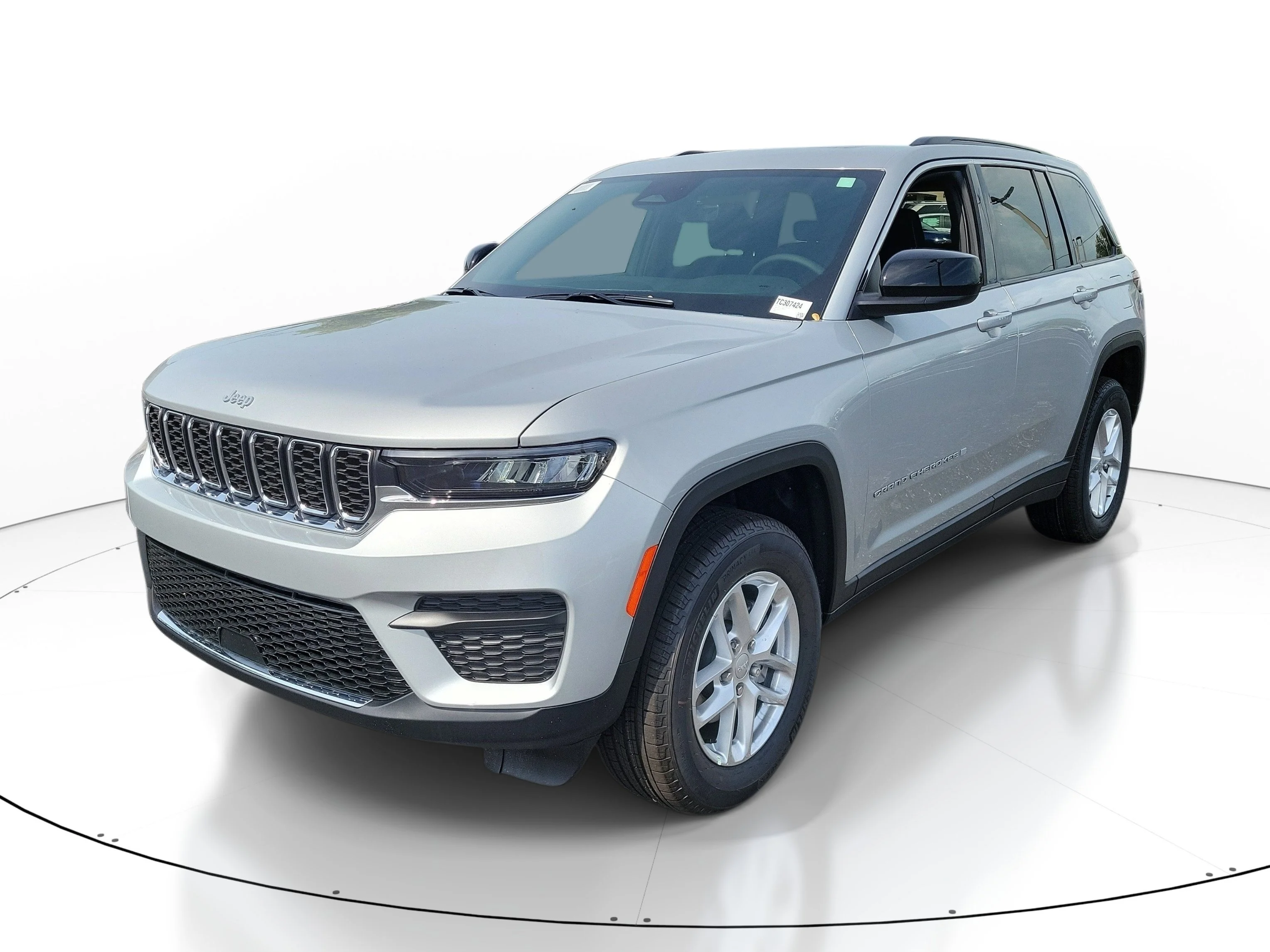 New 2026 Silver Zynith Jeep Laredo X image 3