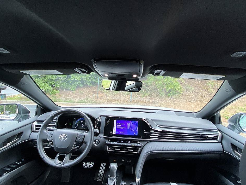 Used 2025 Ice Cap Toyota SE image 21