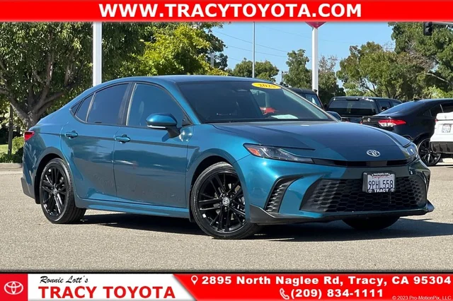 2025 Toyota Camry SE