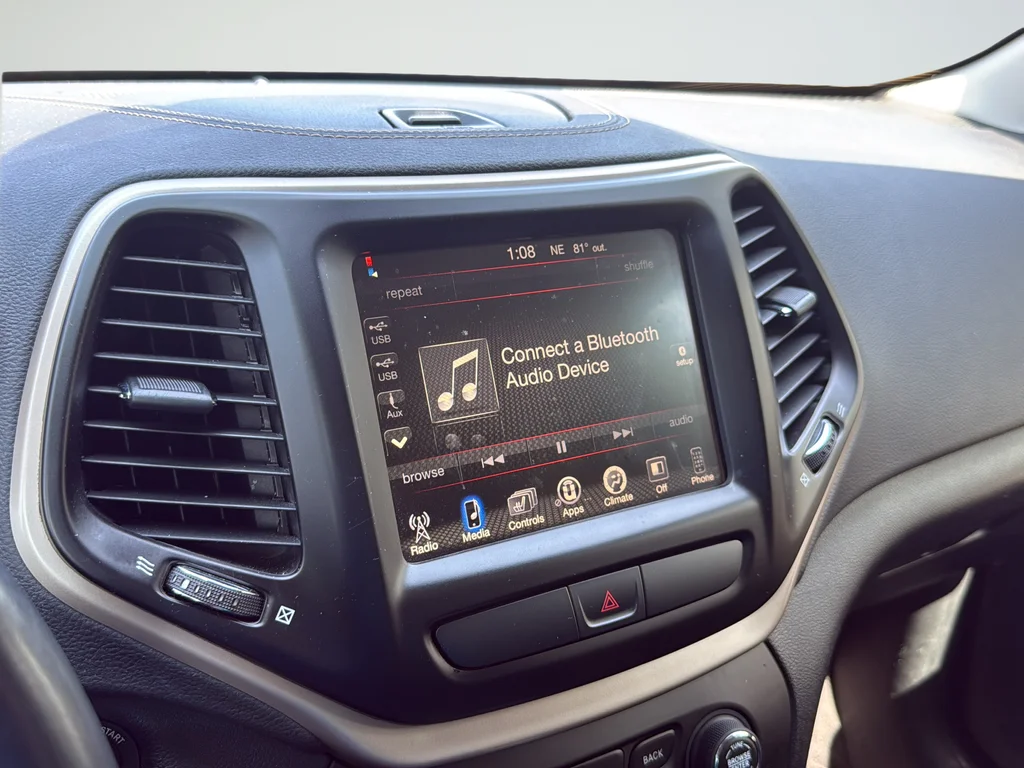 Used 2017 Red Jeep Latitude image 14