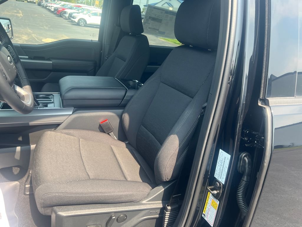 New 2026 Agate Black Metallic Ford XLT image 11