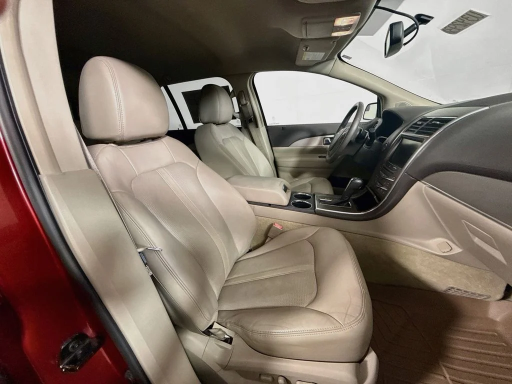 Used 2014 Ruby Red Metallic Tinted Clearcoat Lincoln Base image 26