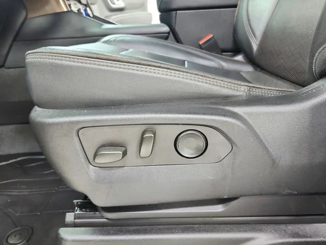 Used 2023 Iridescent Pearl Tricoat Chevrolet High Country image 20