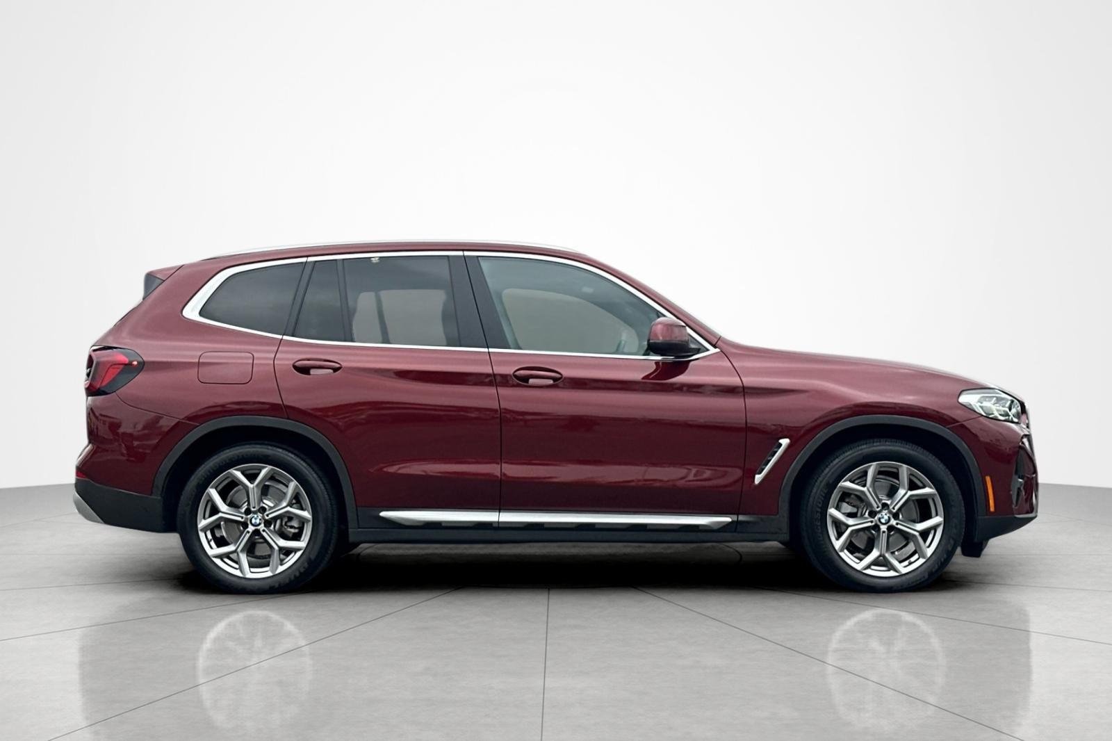 Used 2023 Aventurin Red Metallic BMW sDrive30i image 6
