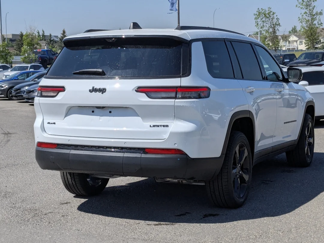 New 2025 White Jeep Limited - - 4x4 - Second row heated seats - Dual Pano Sunroof - Int FAM CAM & More! image 7