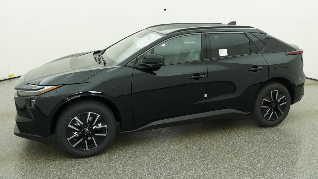 New 2026 Midnight Black Metallic Toyota XLE image 5