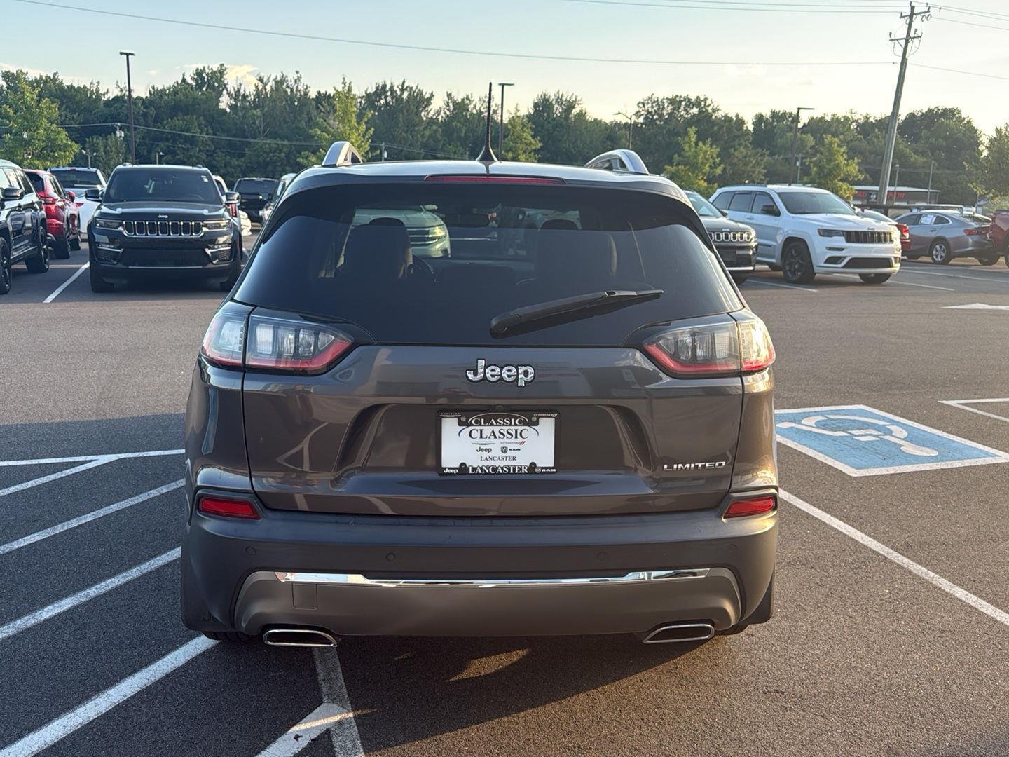 Used 2019 Granite Crystal Metallic Clearcoat Jeep Limited image 16