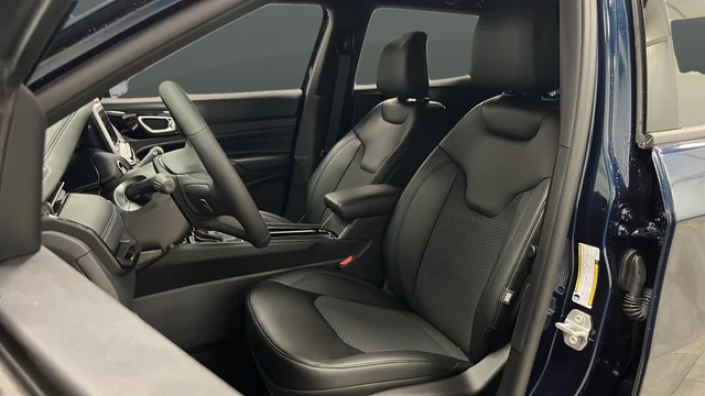 New 2026 Fathom Blue Pearl Coat Jeep Latitude image 9