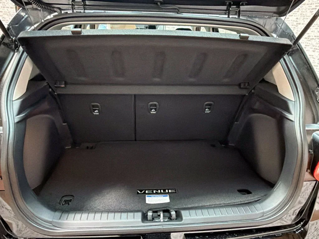 New 2026 Onyx Black Hyundai SE image 13