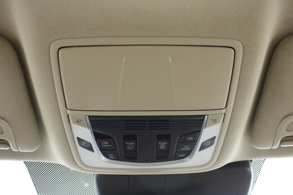 Used 2024 White Acura Base image 21