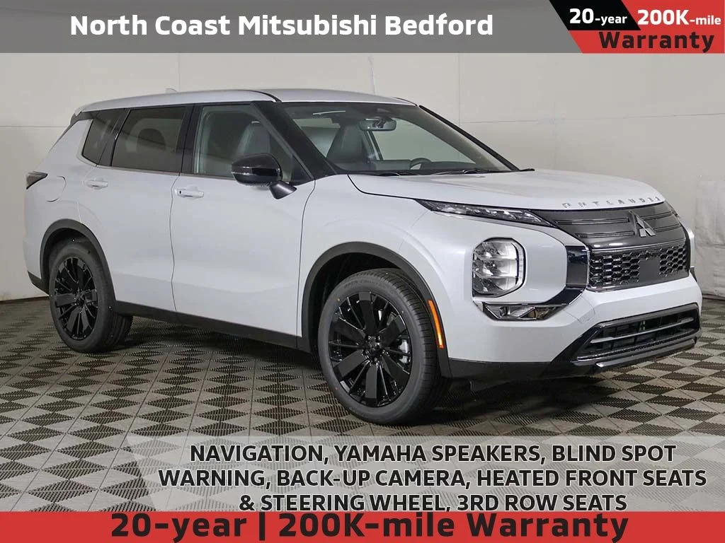2026 Mitsubishi Outlander LE FWD's photo