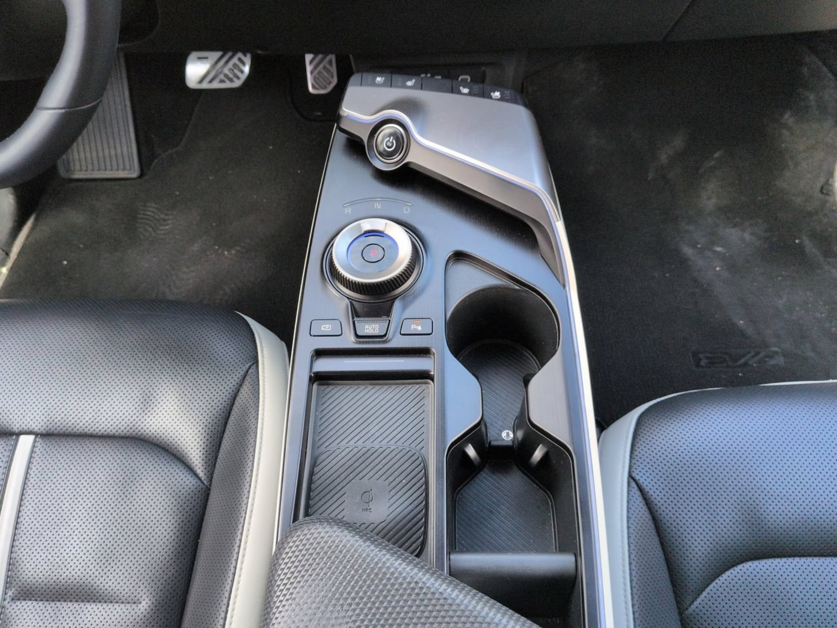 Certified Used 2025 Wolf Gray Kia GT-Line image 17