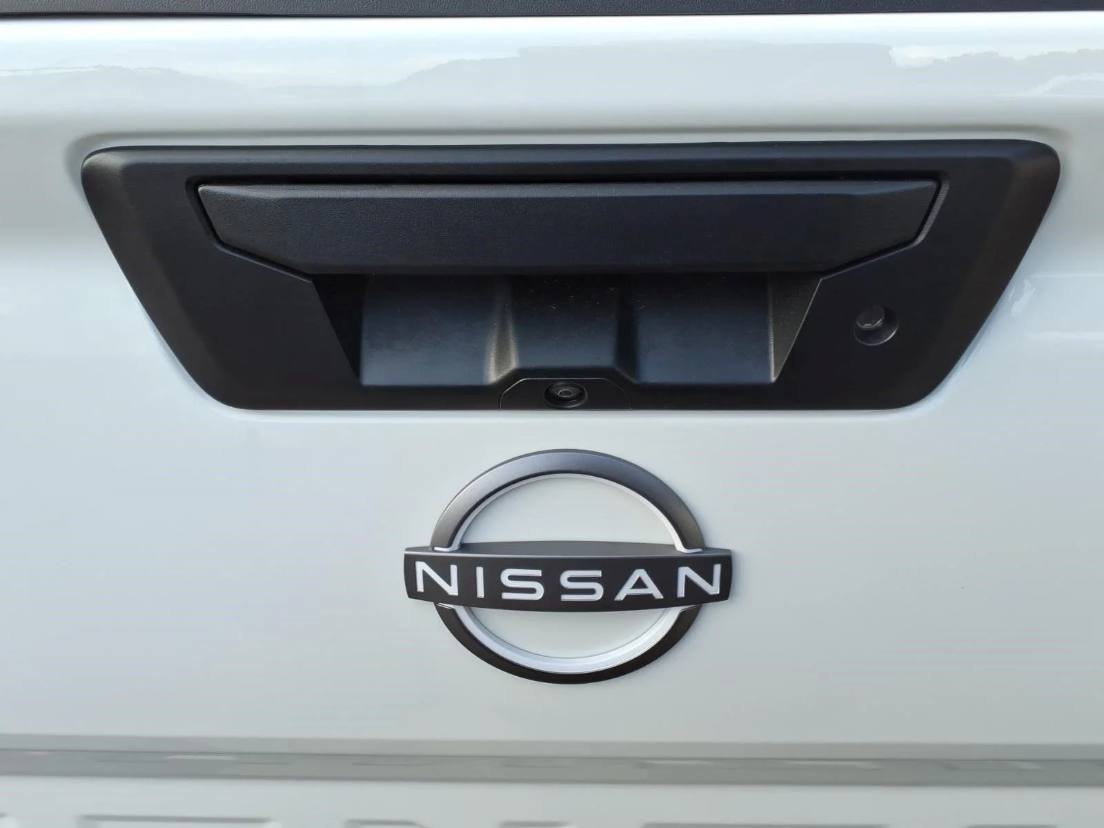 New 2026 Glacier White Nissan King Cab® S image 3