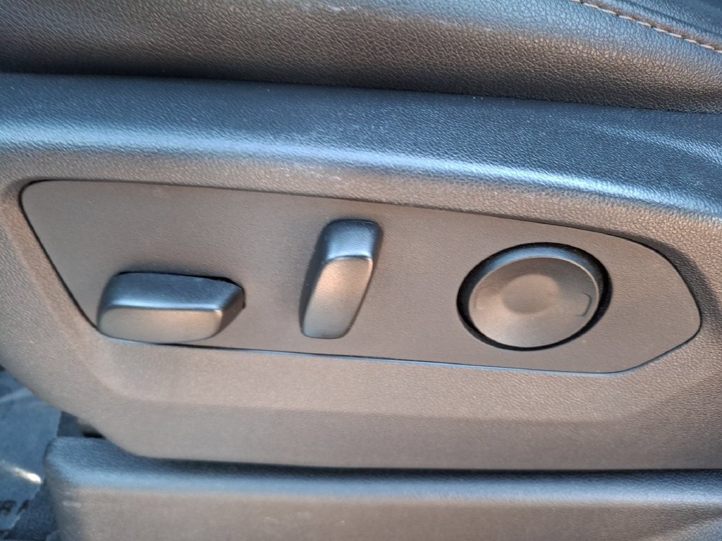 2025 Chevrolet Suburban LT - Photo 14