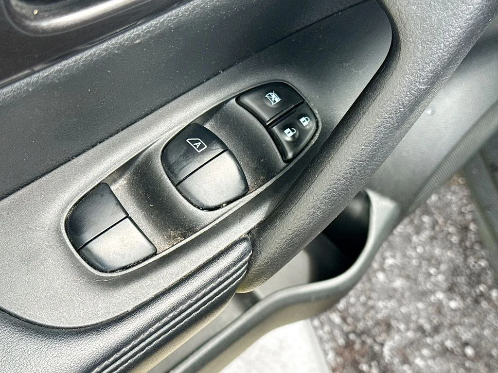 Used 2019 Silver Nissan SV image 18