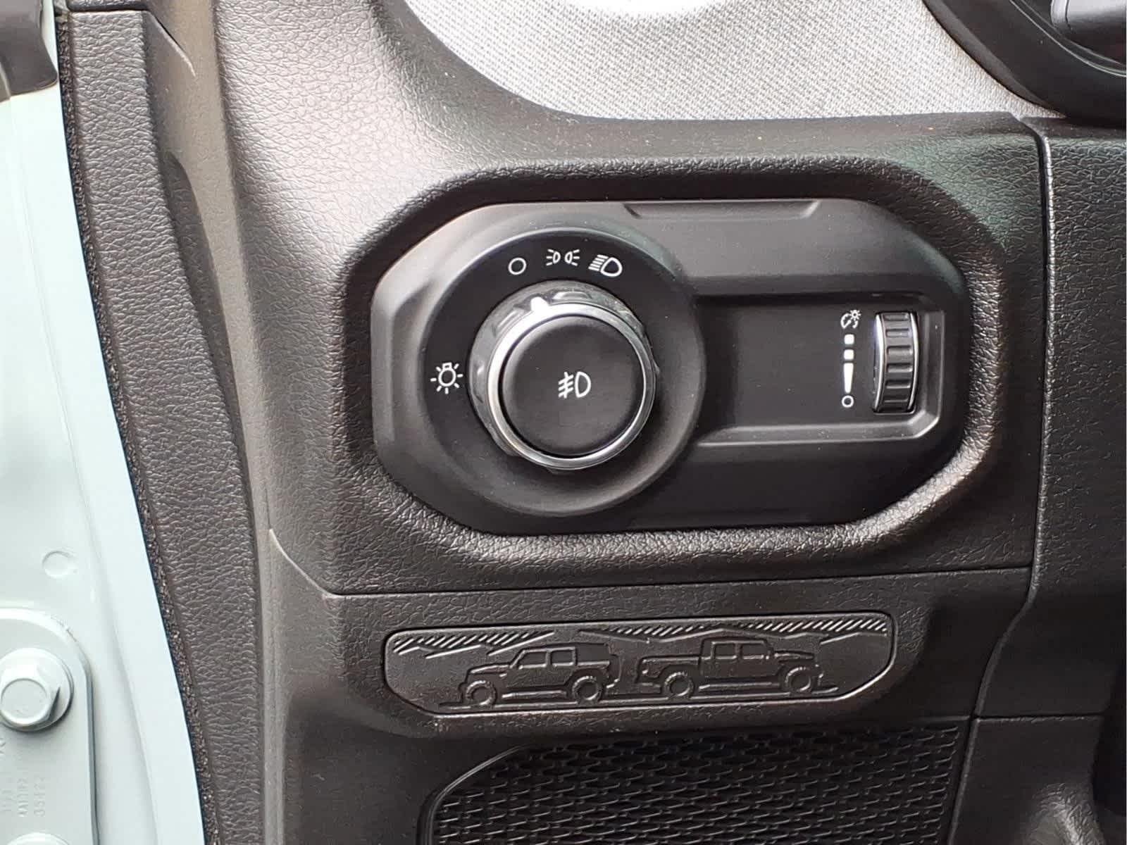 Used 2024 Earl Clearcoat Jeep Sport image 13