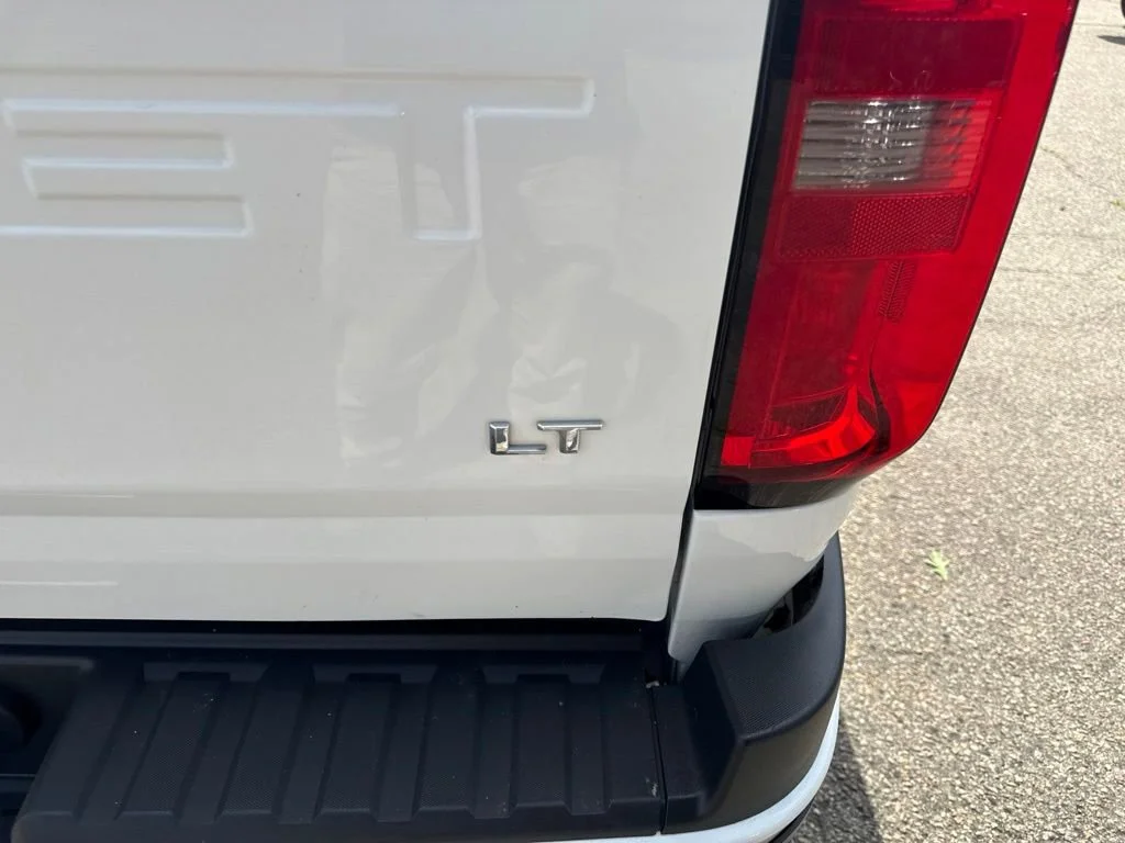 Used 2022 Summit White Chevrolet LT image 25