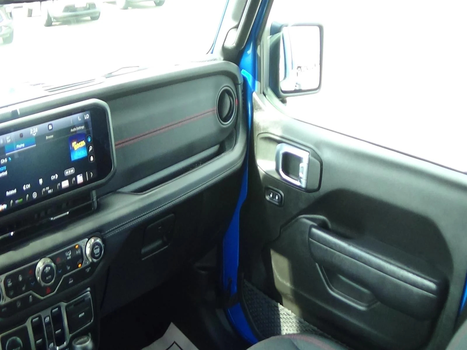 Used 2024 Hydro Blue Pearl Coat (pbj) Jeep Rubicon image 14