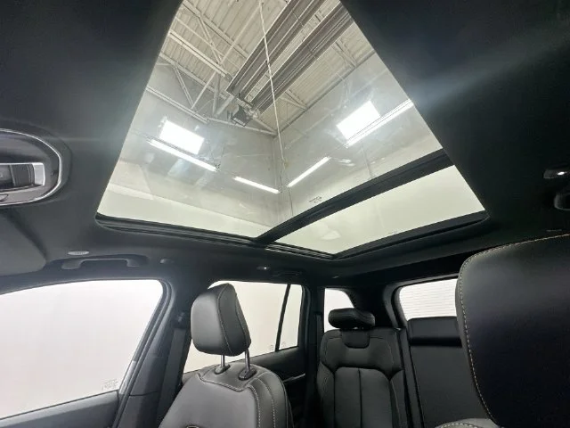 New 2026 Bright White Clear-Coat Exterior Paint Jeep Limited image 24