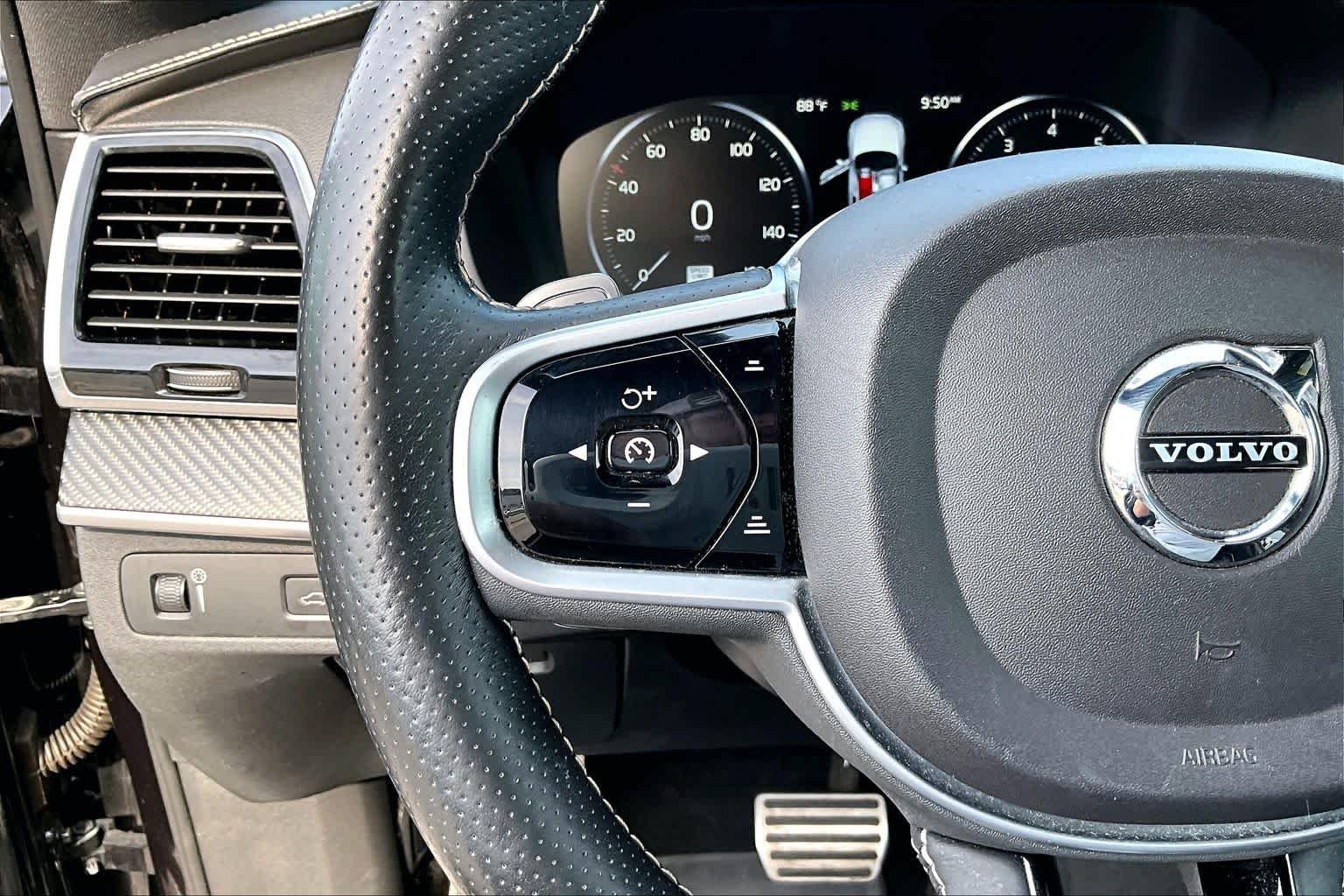 Used 2019 Onyx Black Metallic Volvo R-Design image 24