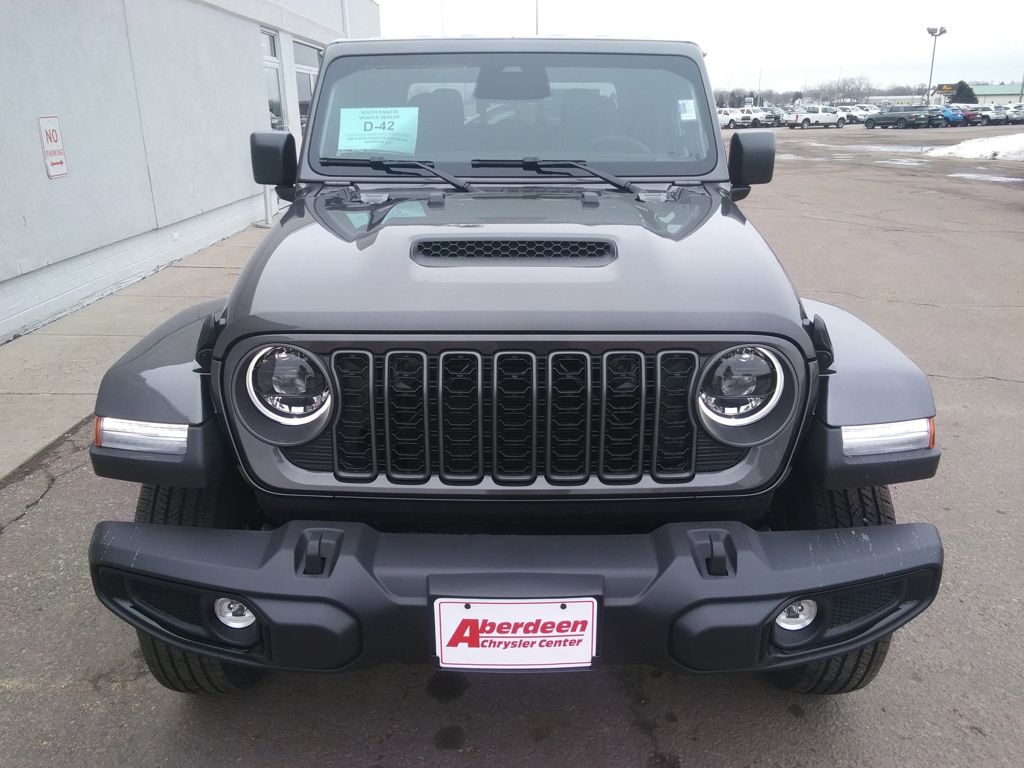 New 2026 Granite Crystal Metallic Clear-Coat Exterior Paint Jeep Sport S image 3
