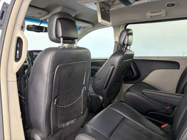Used 2013 White Chrysler Touring image 29
