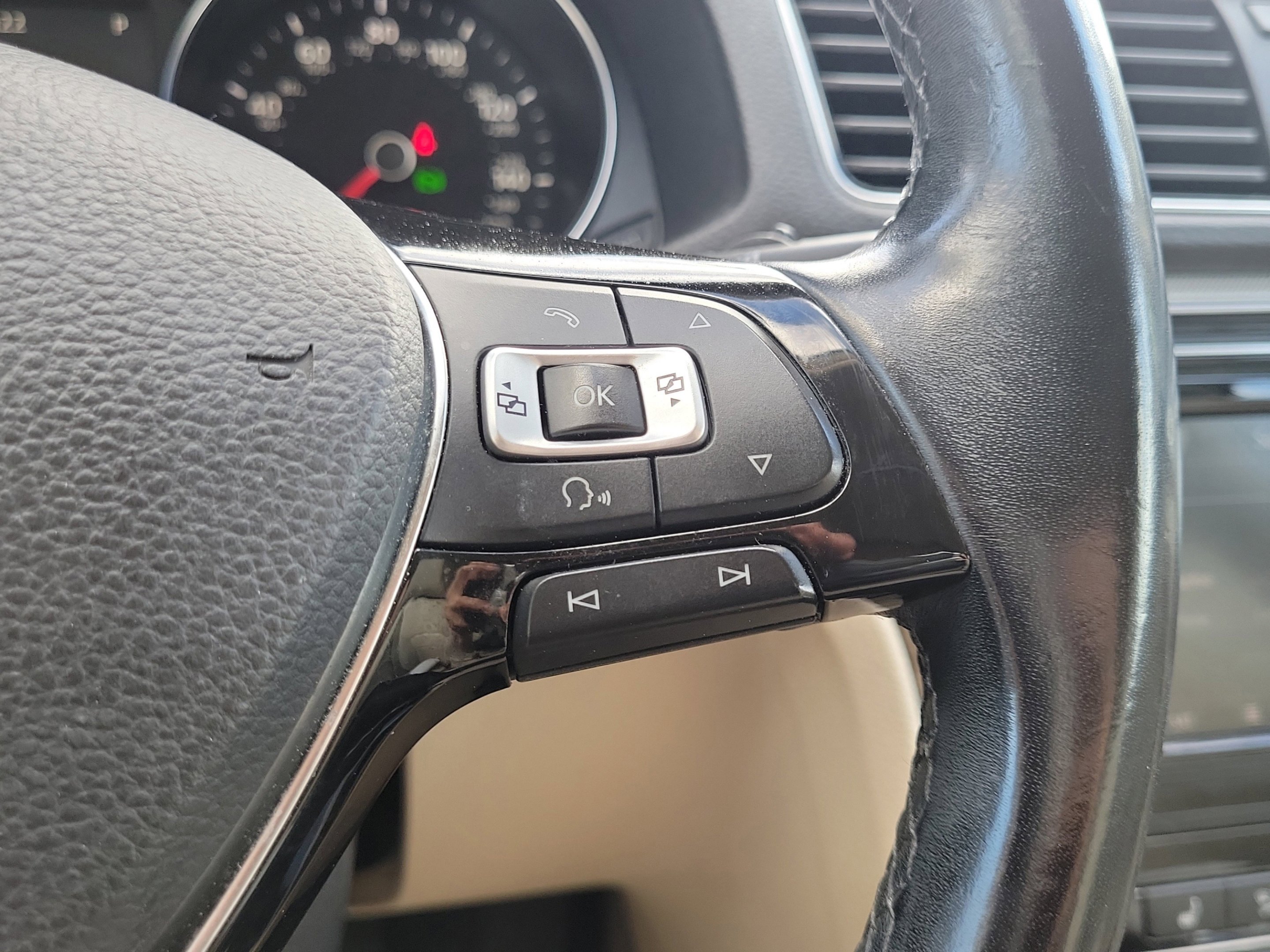 Used 2017  Volkswagen 1.8T SE w/Technology image 20