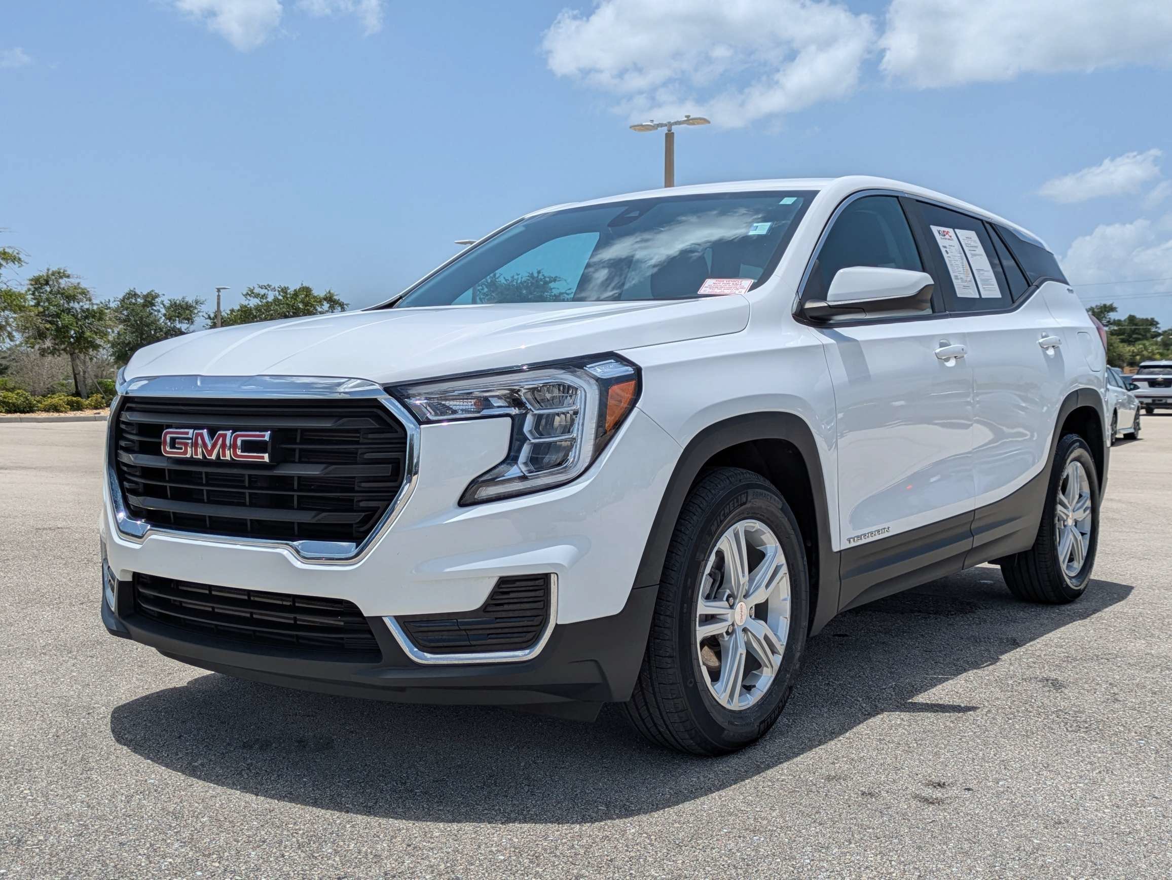 Used 2024 Summit White GMC SLE image 9