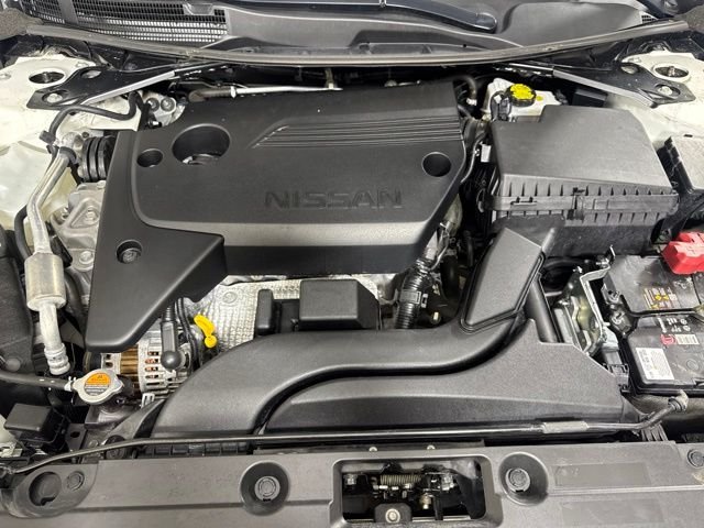 Used 2018 White Nissan 2.5 SL image 9