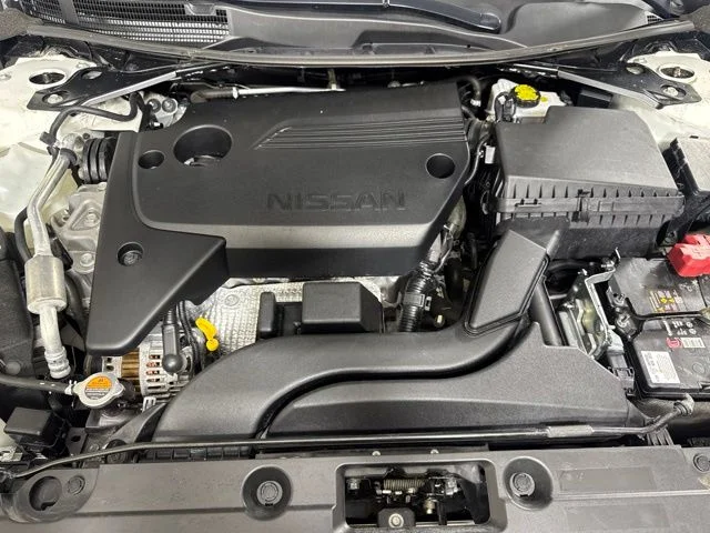 Used 2018 White Nissan 2.5 SL image 9