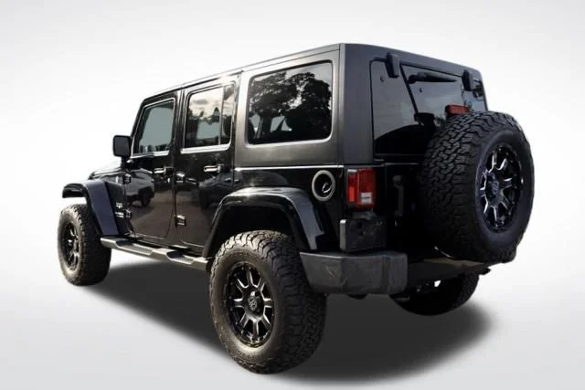 Used 2017 Black Jeep Unlimited Sahara image 9