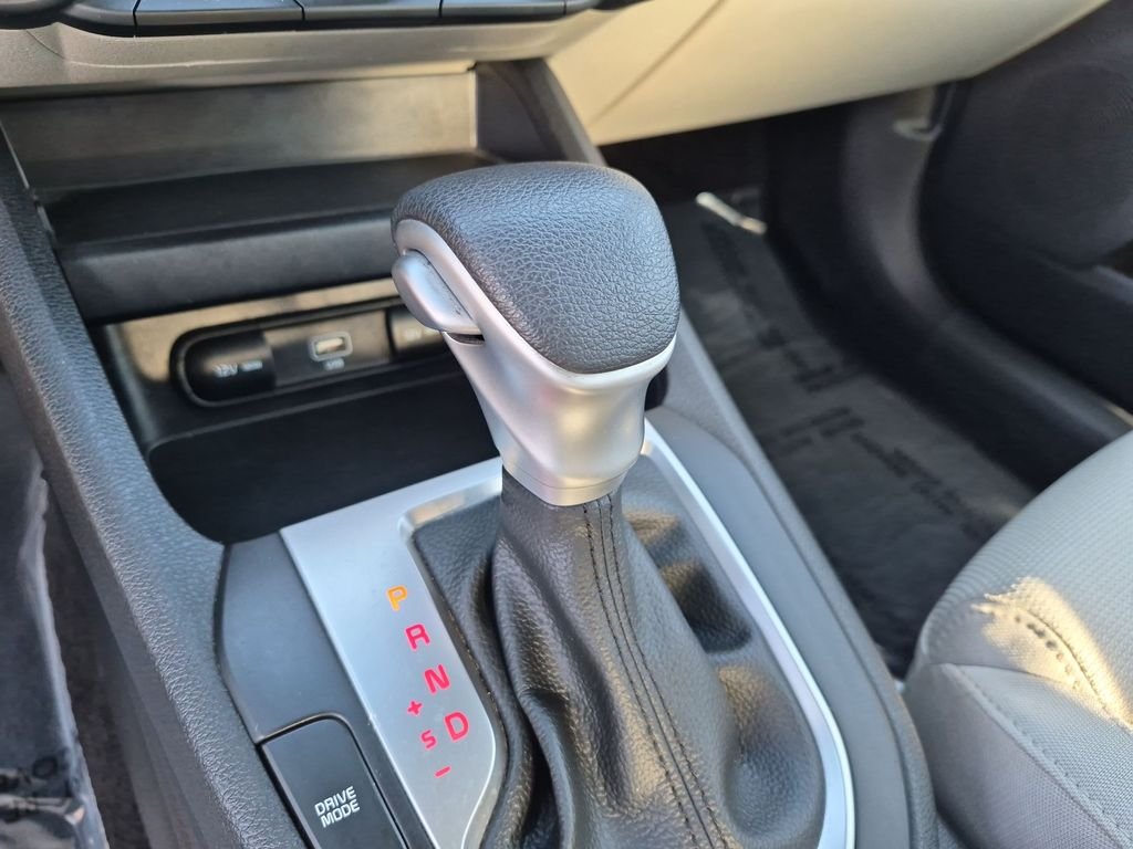 2023 Kia Forte LXS - Photo 23