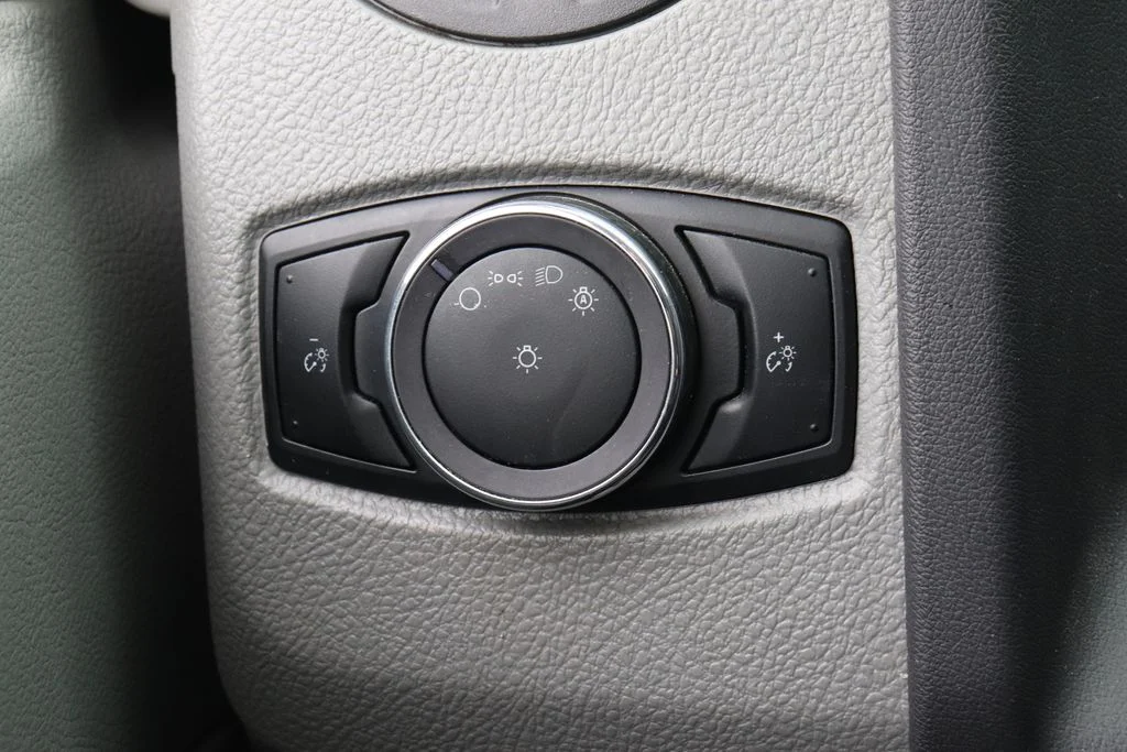 Used 2025 Oxford White Ford Base image 25