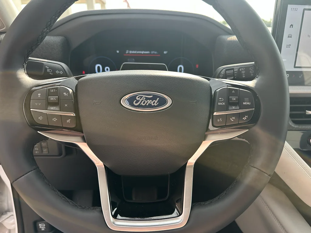 New 2026 Star White Met Tri-Coat Ford Platinum image 17