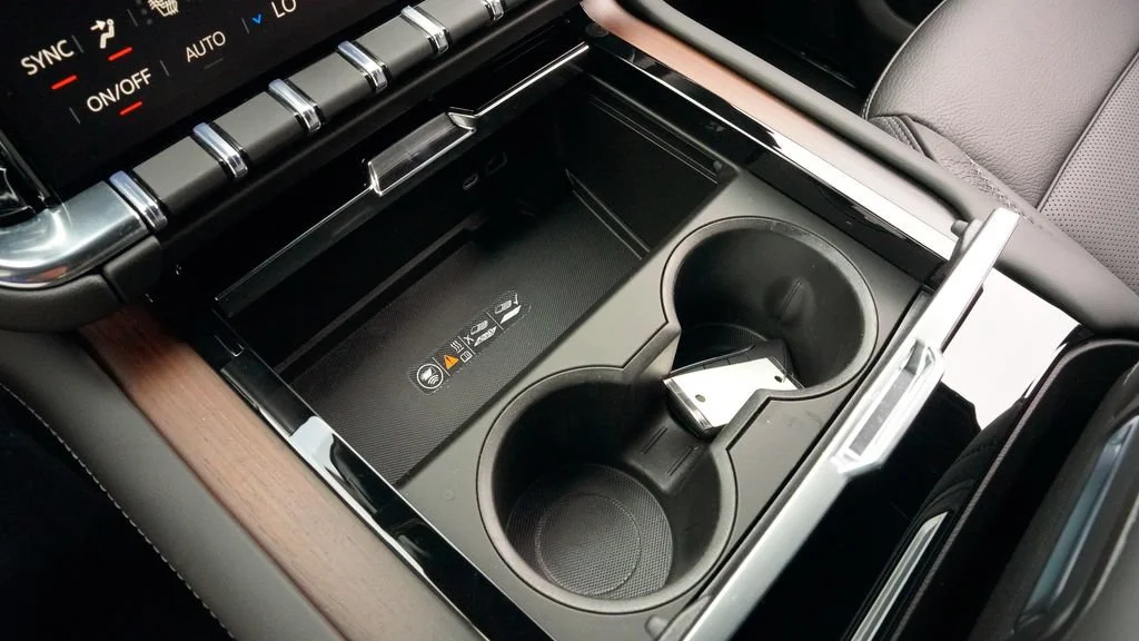 2026 GMC Yukon XL Denali - Photo 17