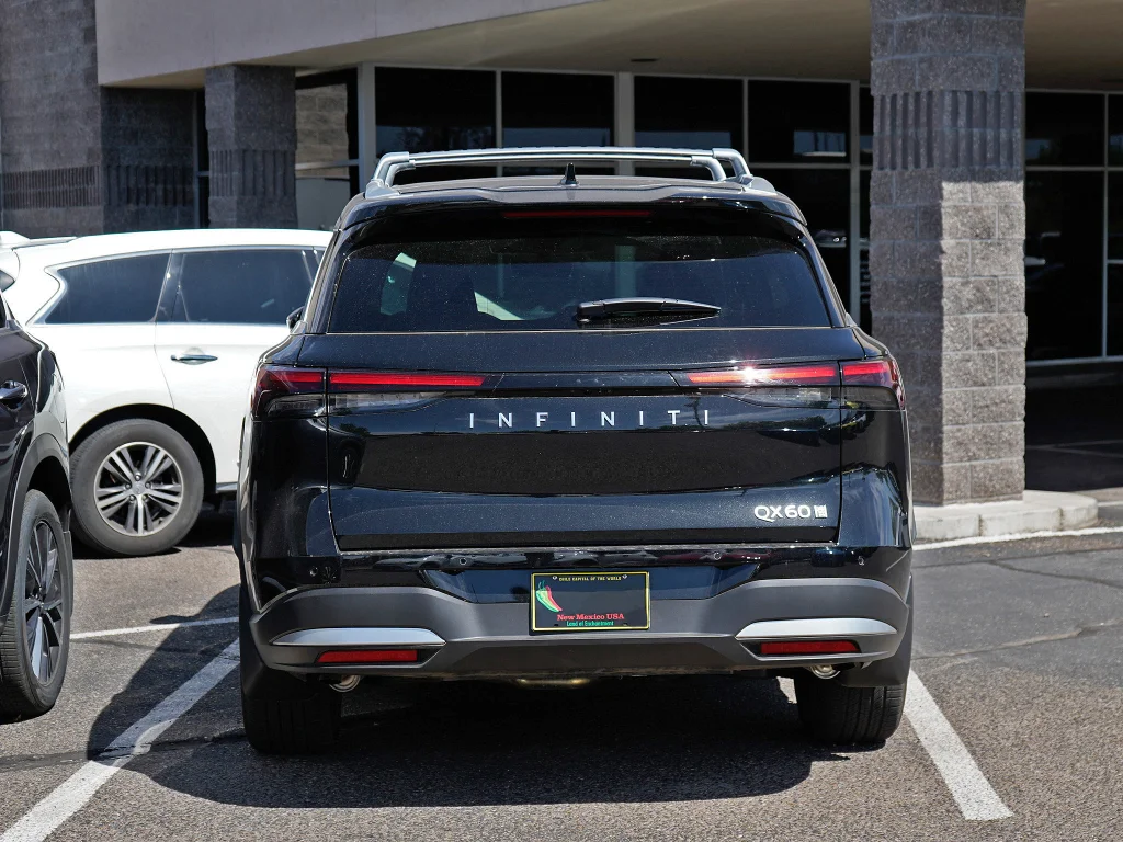 Certified Used 2026 Mineral Black INFINITI LUXE image 17