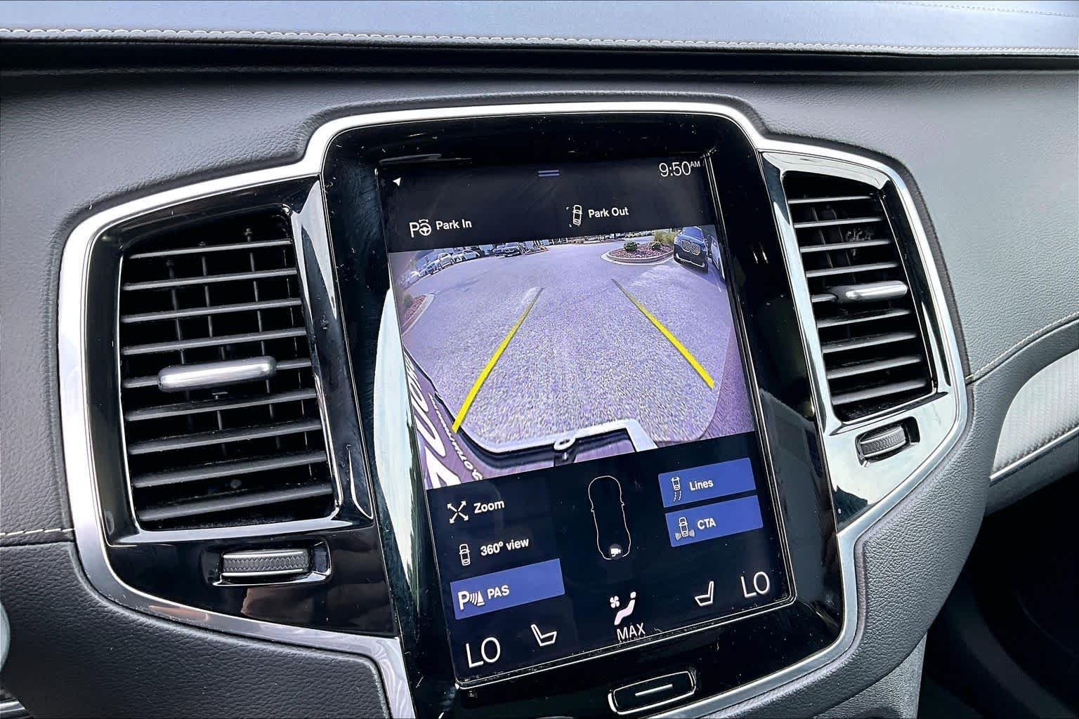Used 2019 Onyx Black Metallic Volvo R-Design image 27