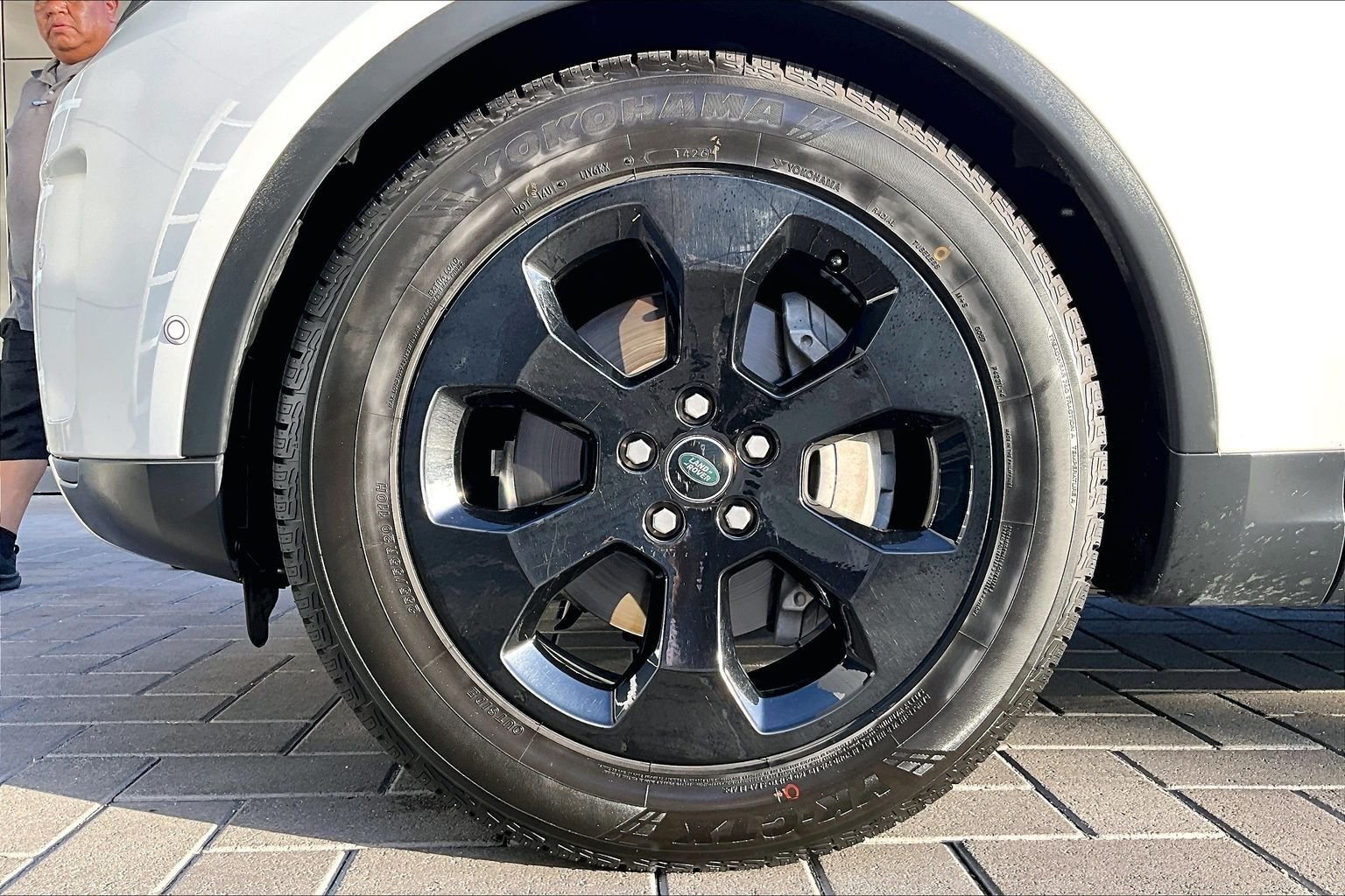 Used 2021 White Land Rover S image 8